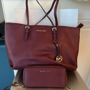 Michael Kors Jet Set tote with matching wallet